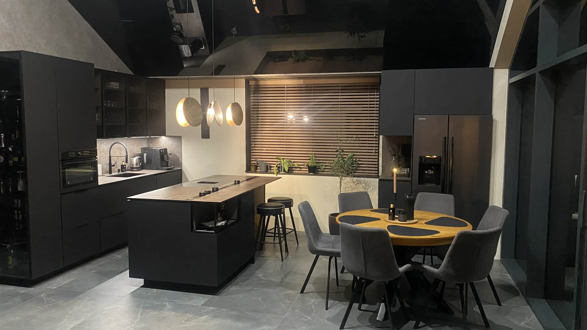 Loftowa i ponadczasowy aneks kuchenny - New Modern Renova